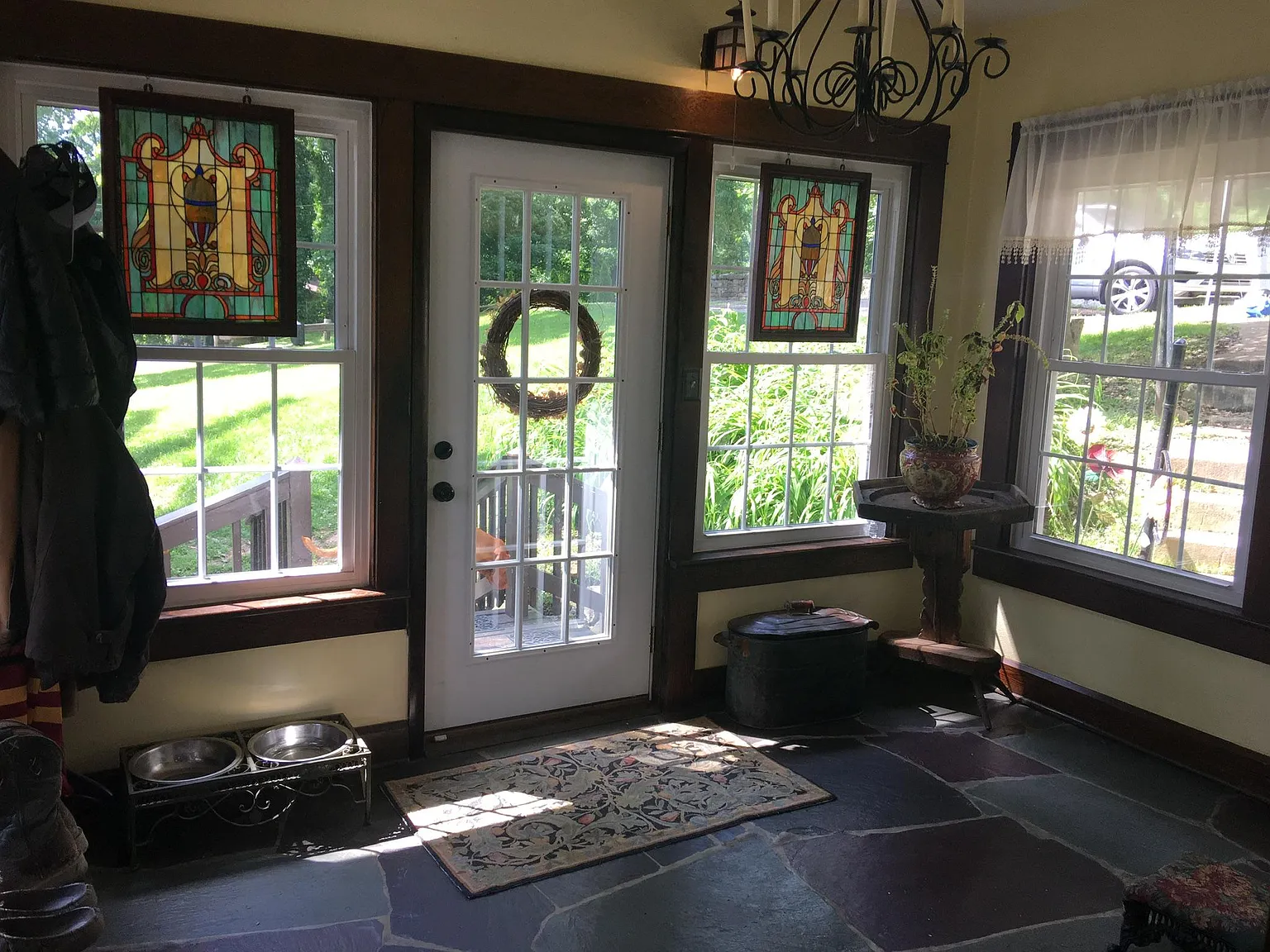 5 bed, 2468 sqft, $2,200 — Photo 2