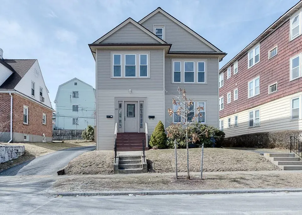 26 Dustin St #1
