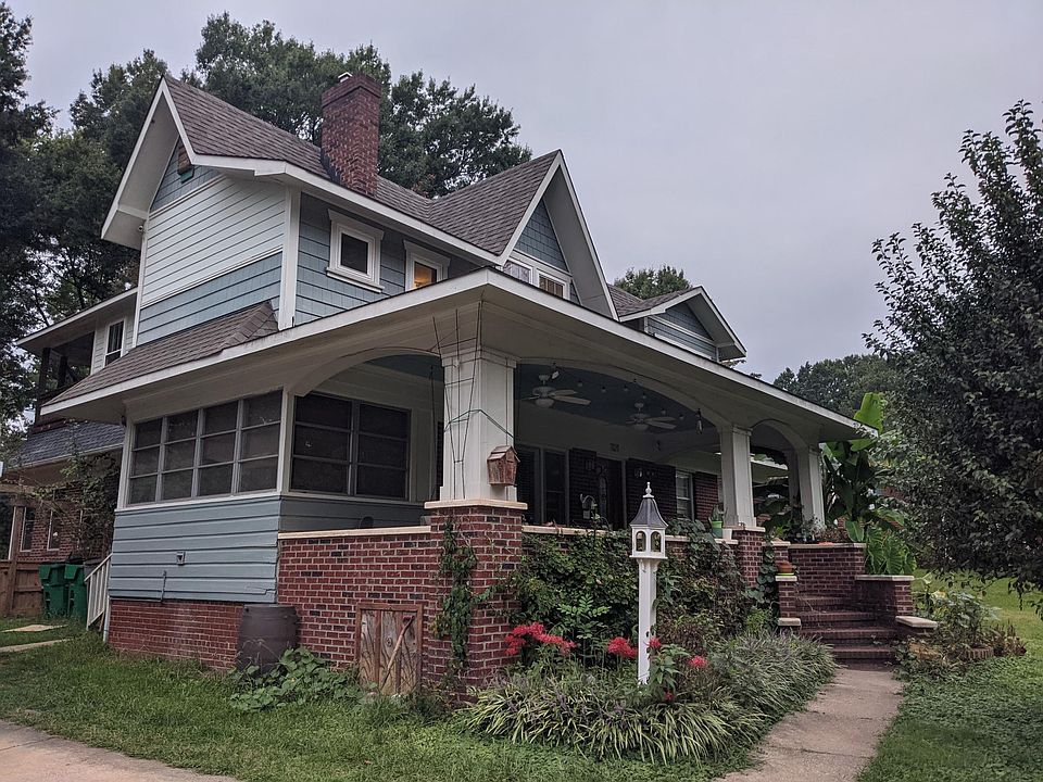 2nd image of 1121 Brighton Pl