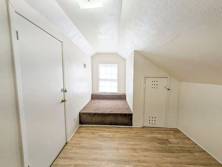 1810 Roberts St — Photo 22