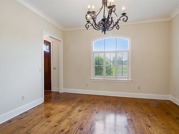 5th image of 105 Belle Terre Dr
