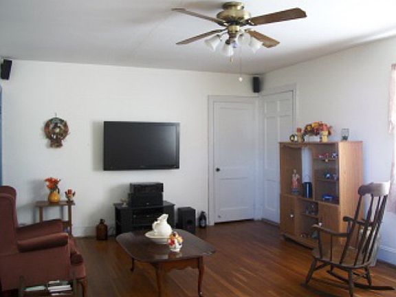 2nd image of 504 Turner Ln