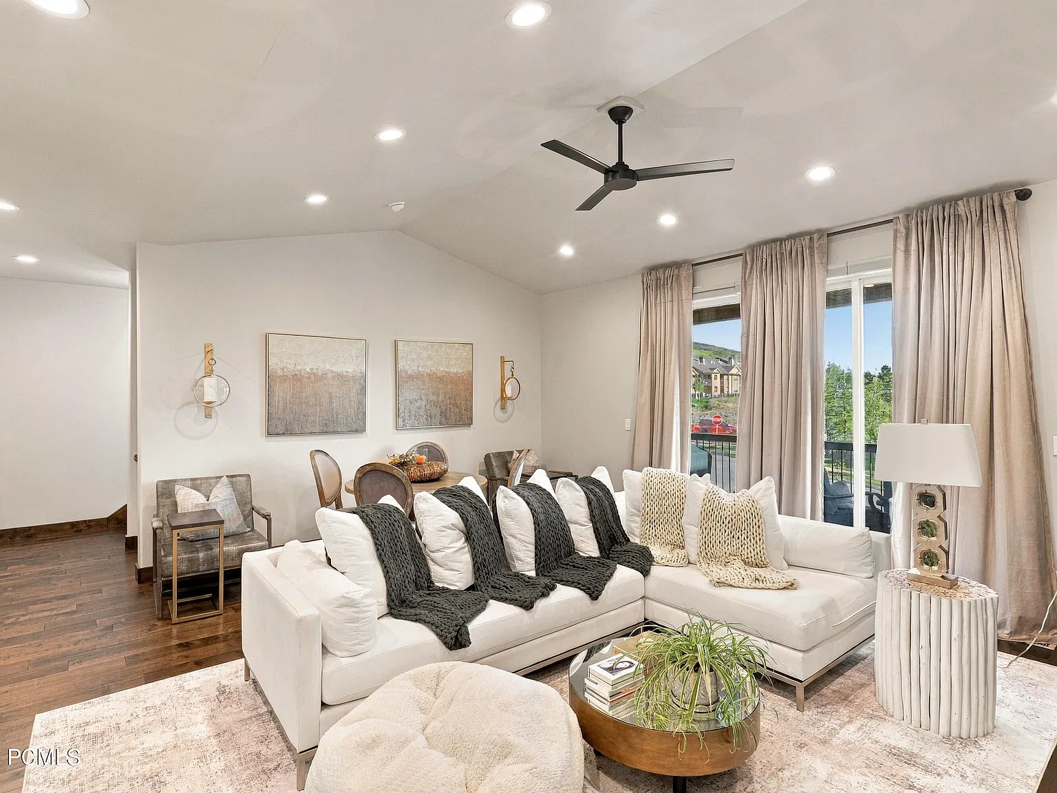 4 bed, 3049 sqft, $5,300 — Photo 4