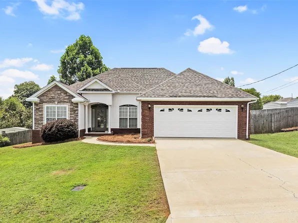 38 Old Orchard Loop, Deatsville, AL 36022