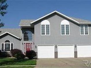 4909 S Ash Grove Ave, Sioux Falls, SD 57108