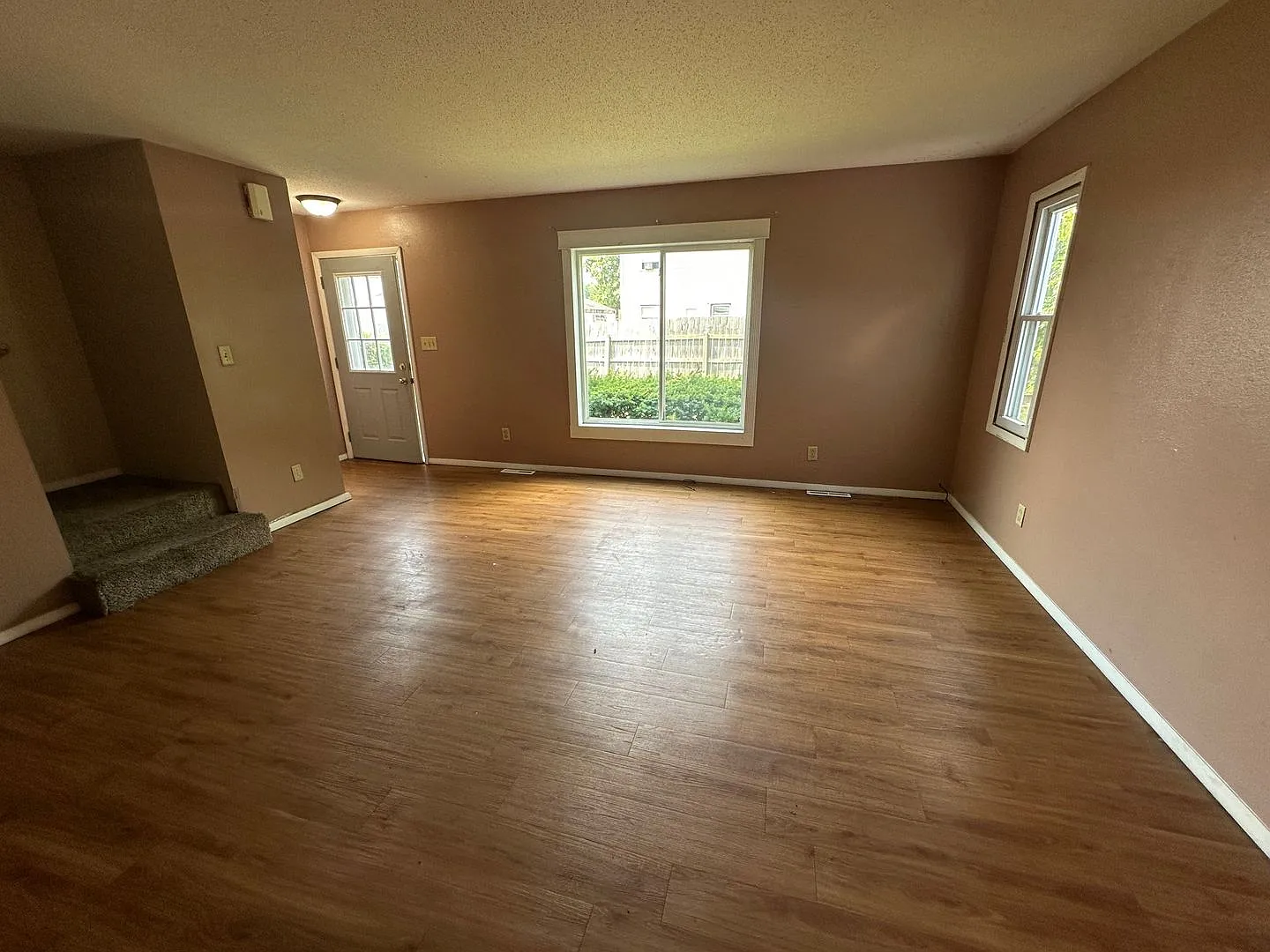 706 Crescent Dr — Photo 2
