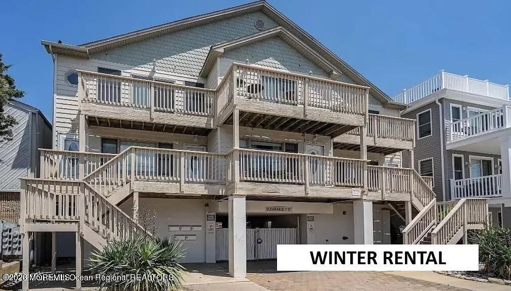 3 bed, 1592 sqft, $2,400 — Photo 1