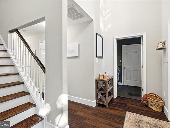 3rd image of 523 Northwood Cir