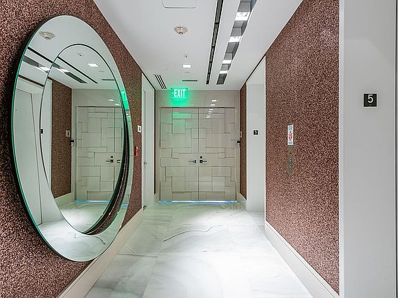 4th image of 19575 Collins Ave Unit 5