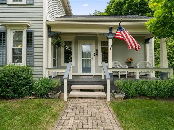 209 E Unadilla St, Pinckney, MI 48169