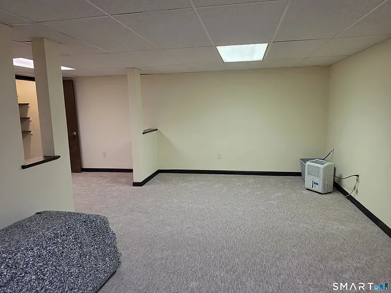 8 Squire Ln — Photo 32