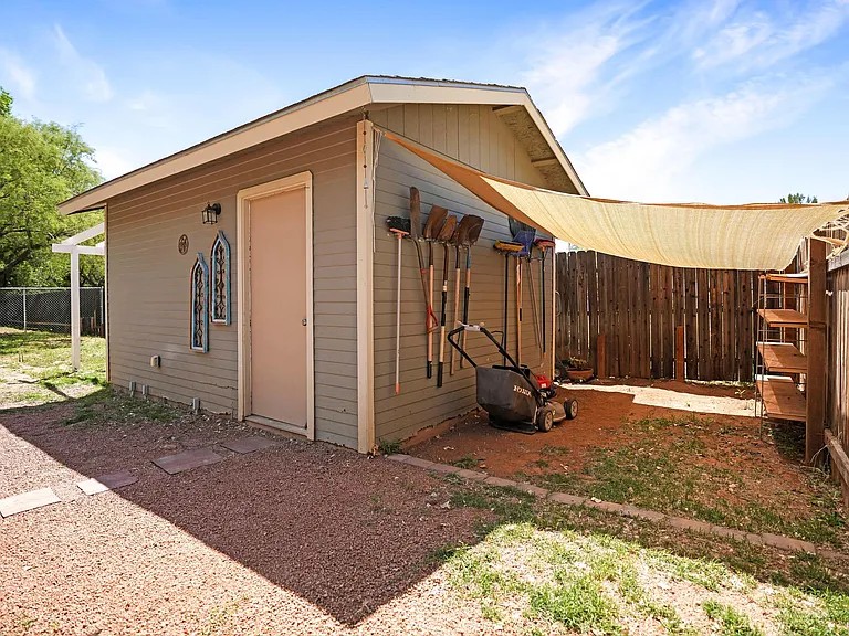 263 E Hollomon St — Photo 29