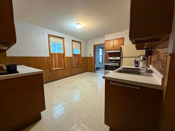 5th image of 100 Grote St #2