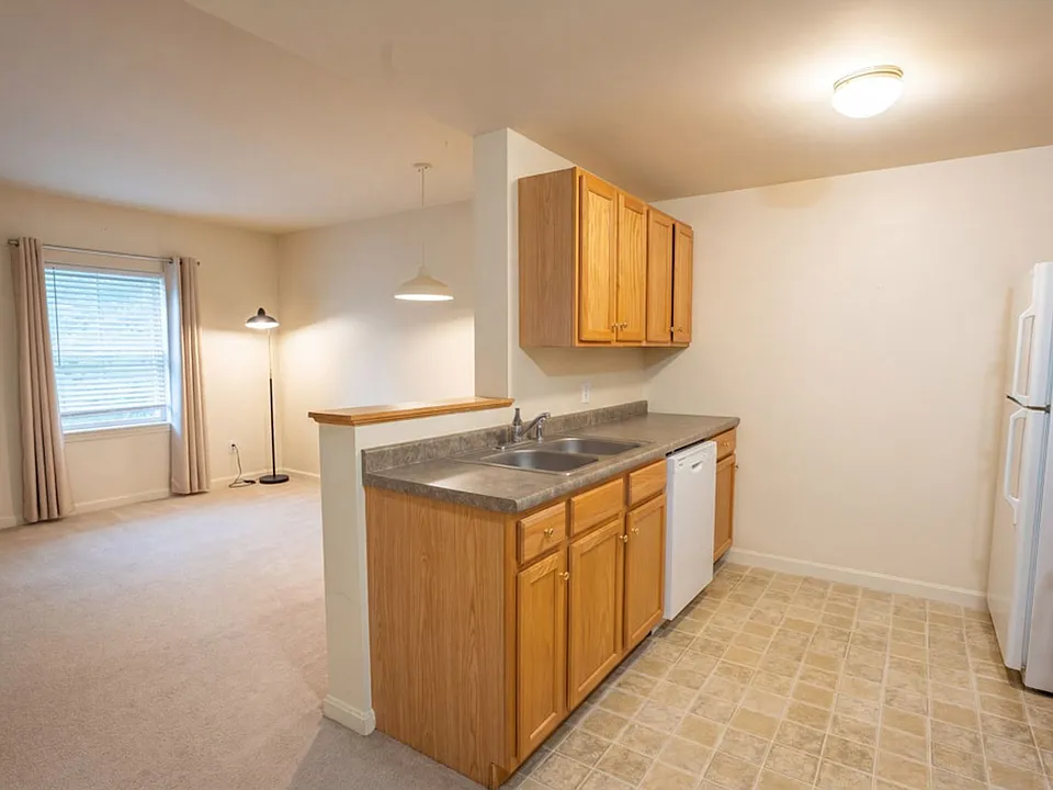 181 Lower Main St #106