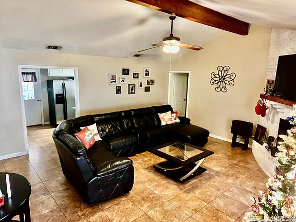 2nd image of 105 Larkspur Dr