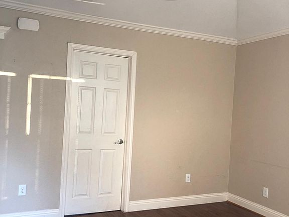 5th image of 204 N Normandale St