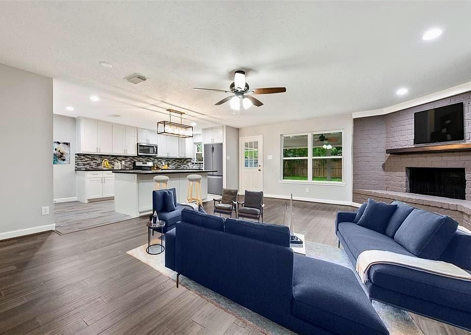 Rent to Own our beautiful 4 bed / 3 Bath home near Texas Med Center! For more details visit TexasRent2Own. N E T.