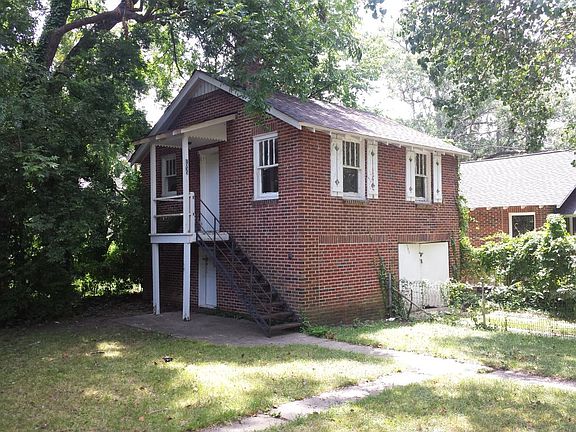 1 bed 1 bath apartment gar.