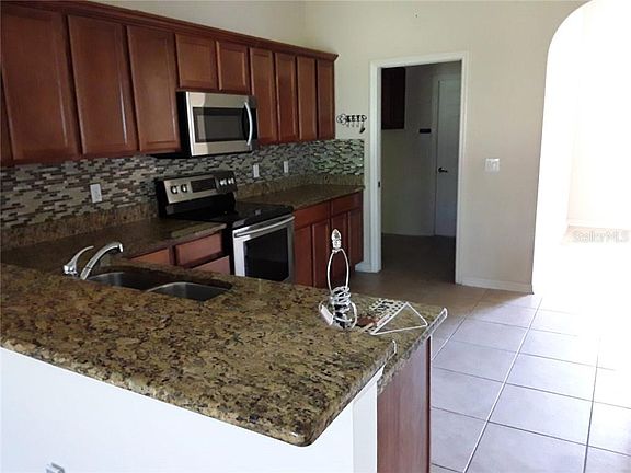 4th image of 1521 Stoneywood Way