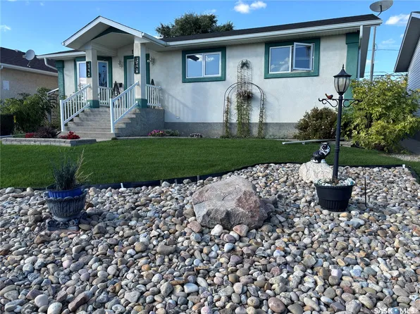 1546 Athabasca Street W, Moose Jaw, SK S6H 7K4