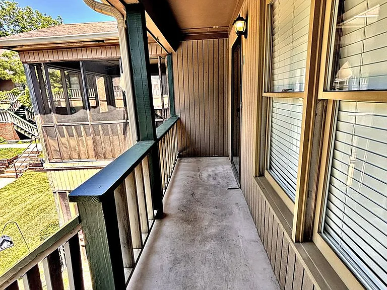 1702 Somerville Rd SE — Photo 2