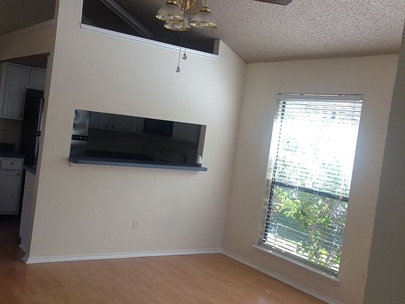4th image of 4764 Jasmine Dr