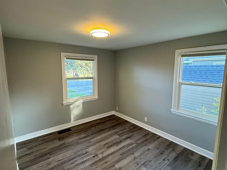 83 Park Ave — Photo 15