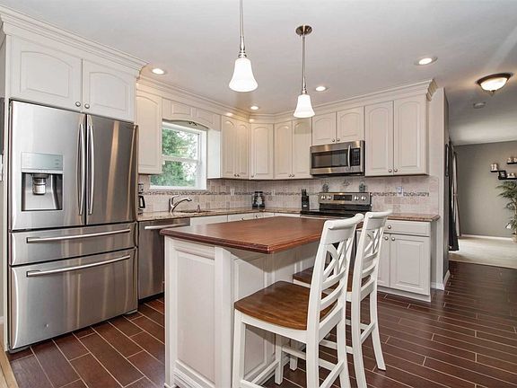3rd image of 14 Celia St