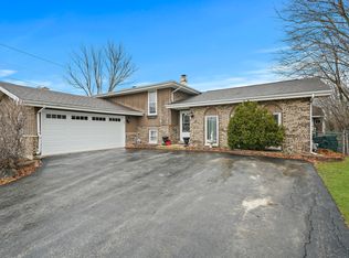 617 Pinecroft Dr, Roselle, IL