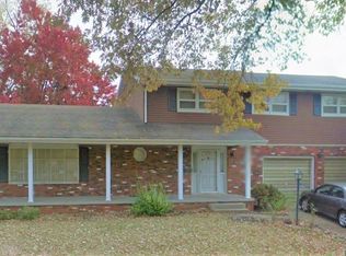 2500 Manchester Dr, Springfield, IL 62704