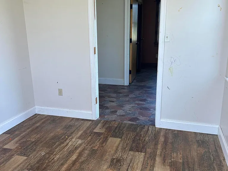 687 Hanselman Rd — Photo 23