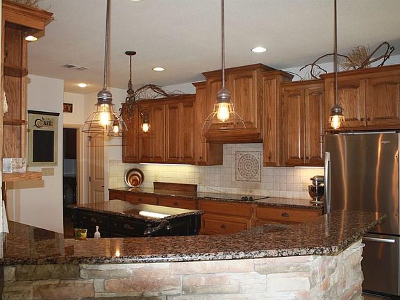 3rd image of 8903 N Longwood Dr