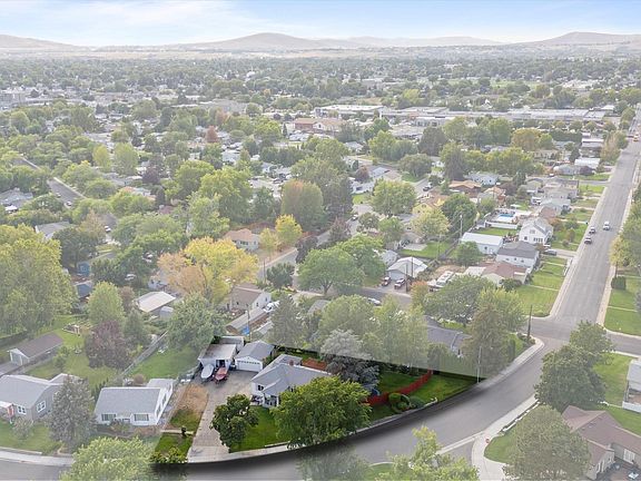 3rd image of 1825 Hunt Ave