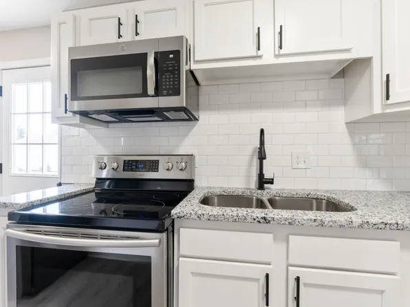 957 Exeter Rd, Columbus, OH 43213