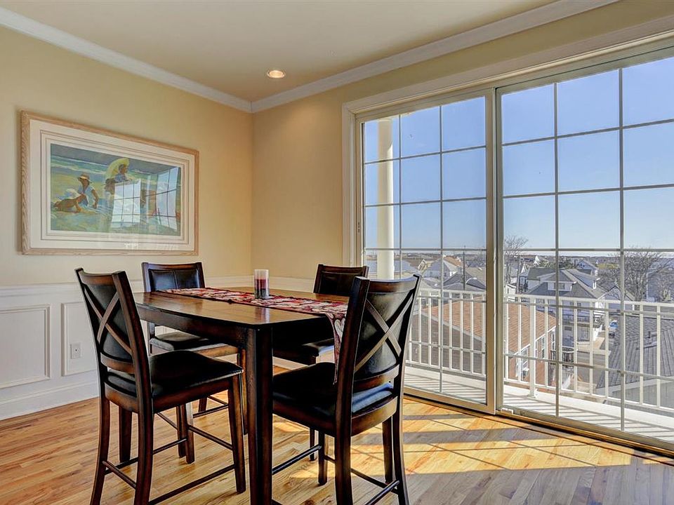 1st image of 119 Dupont Ave #6