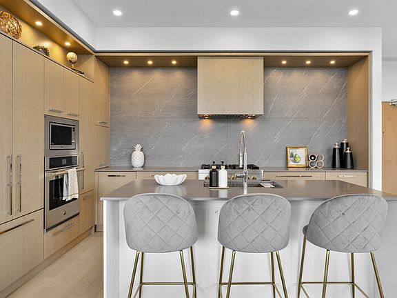 5th image of 3389 Lakeshore Rd #602