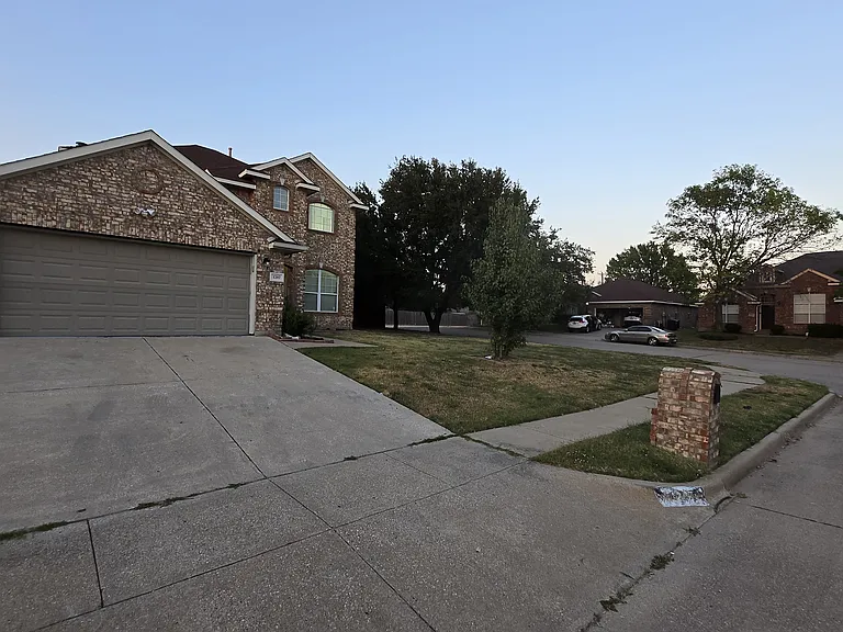 1207 Bellcrest Dr — Photo 2
