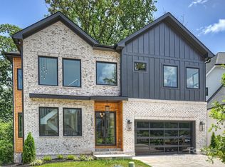 934 Laurel Creek Ln, Charlotte, NC 28211