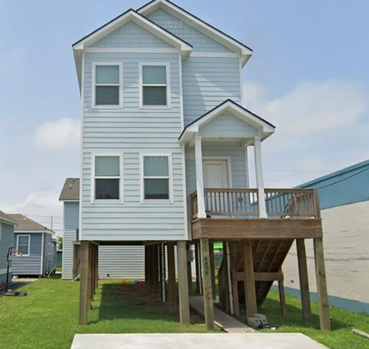 4 bed, 2.5 bath, 1552 sqft, $2,494 — Photo 1
