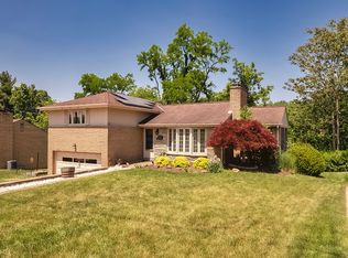 26 Parkview Dr, Carnegie, PA 15106