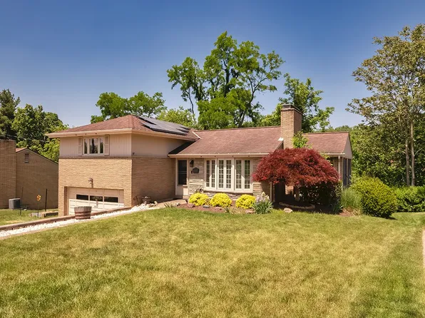 26 Parkview Dr, Carnegie, PA 15106