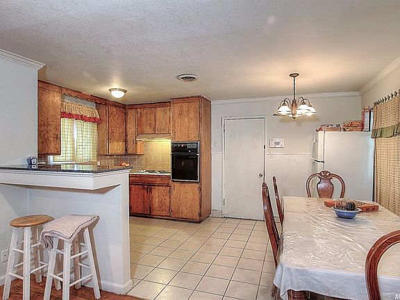 4th image of 1809 Silverwood Ave