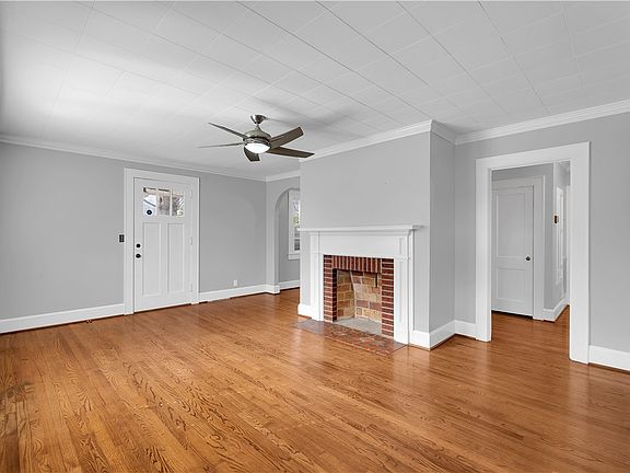 3rd image of 305 Broad St