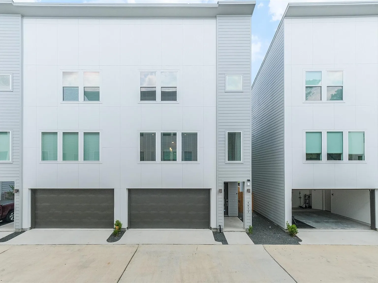 3 bed, 3.5 bath, 1972 sqft, $2,350 — Photo 1