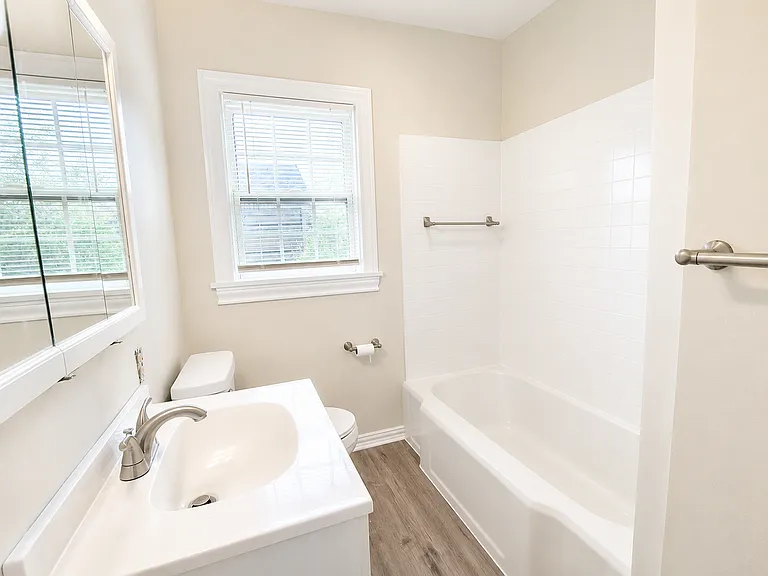 2111 Live Oak St — Photo 8