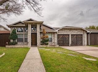 831 Over Ridge Dr, Grand Prairie, TX 75052