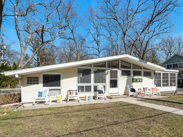 46202 Royal Ave, New Buffalo, MI 49117