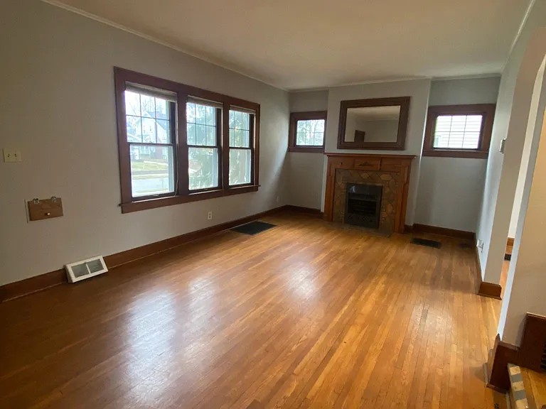480 Brevoort Rd — Photo 4