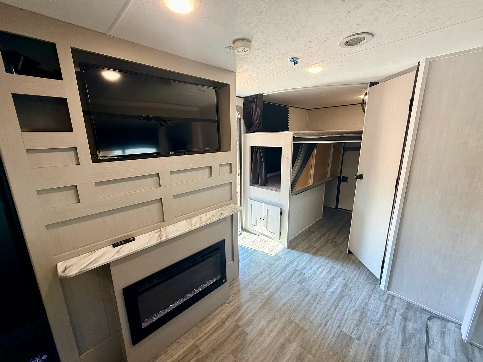 1 bed, 240 sqft, $1,300 — Photo 2