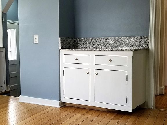 4th image of 456 Capen Blvd